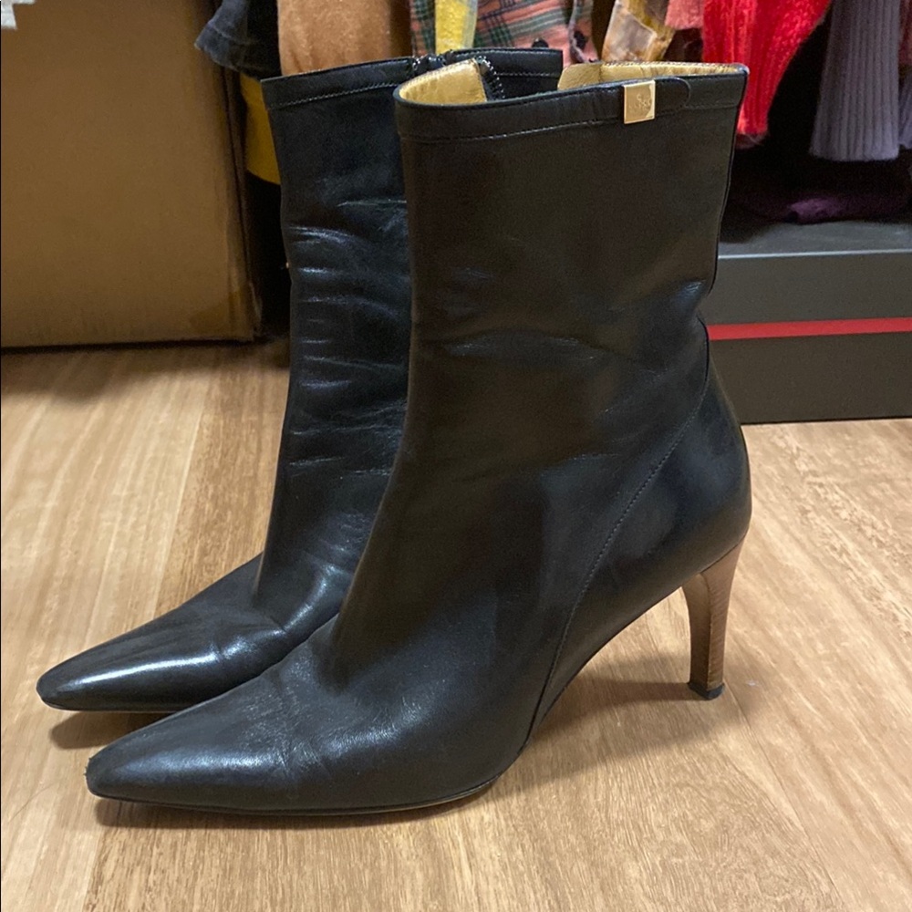 Gucci Black pointed toe Heeled Boots